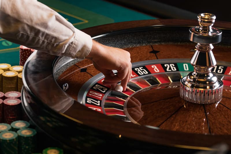 Roulette PQ88: Chinh phục game bài cò quay thưởng lớn 2 Dealer PQ88